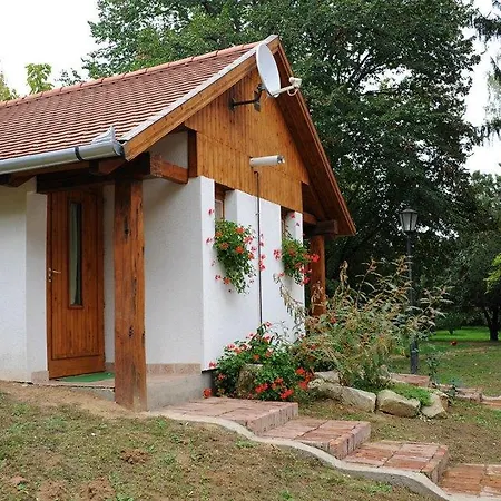 Kastelyszallo Bed & Breakfast *