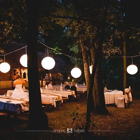 Kastelyszallo Bed & Breakfast